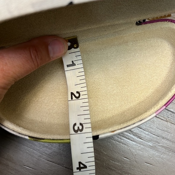 VERA BRADLEY GLASS CASE - Picture 12 of 14